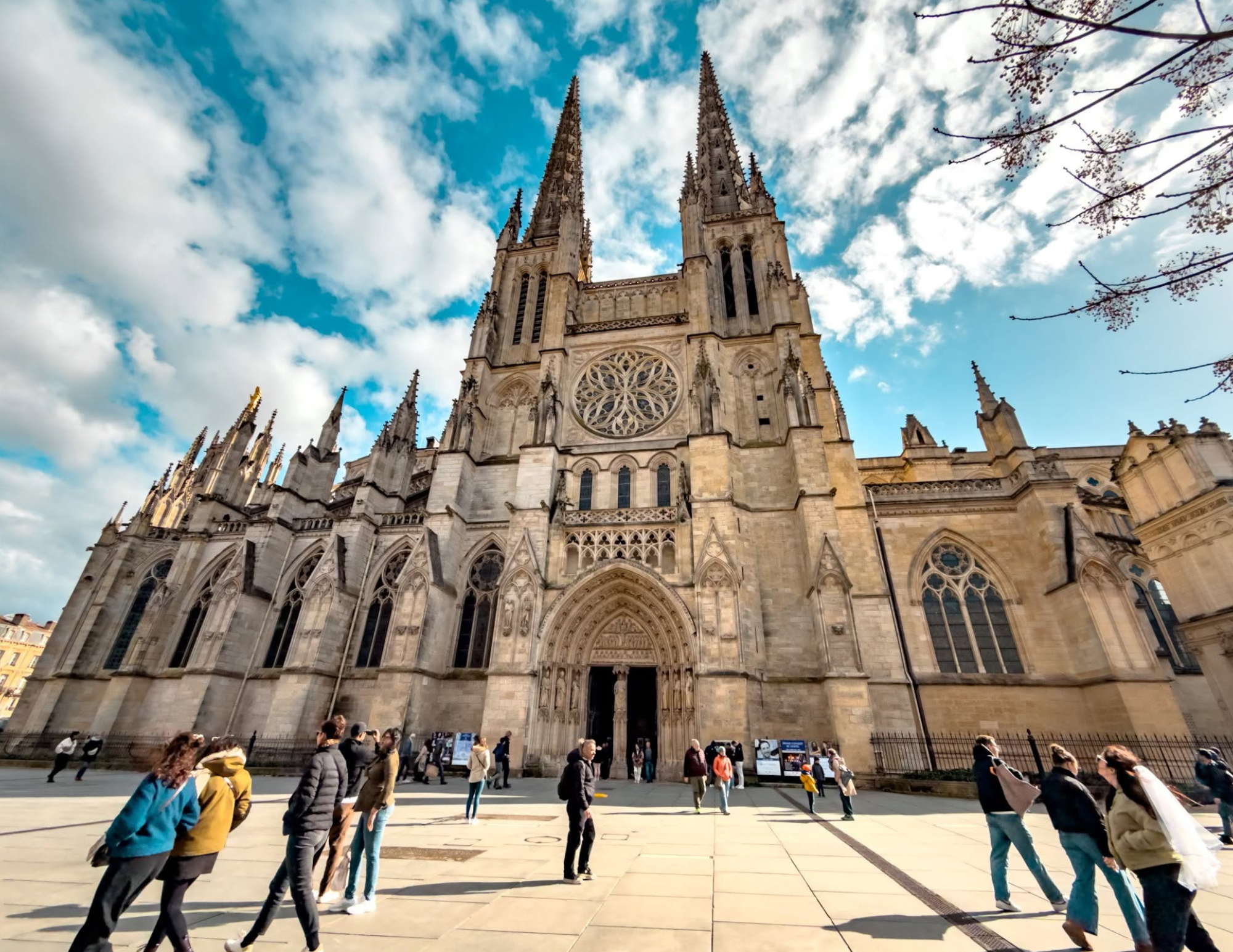 Bordeaux Travel Guide.png